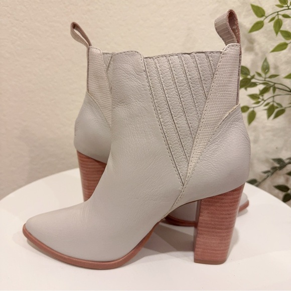 Kaanas Perm Cowboy Ankle Leather Boot in Ivory NWOT Size 6M - Picture 6 of 12